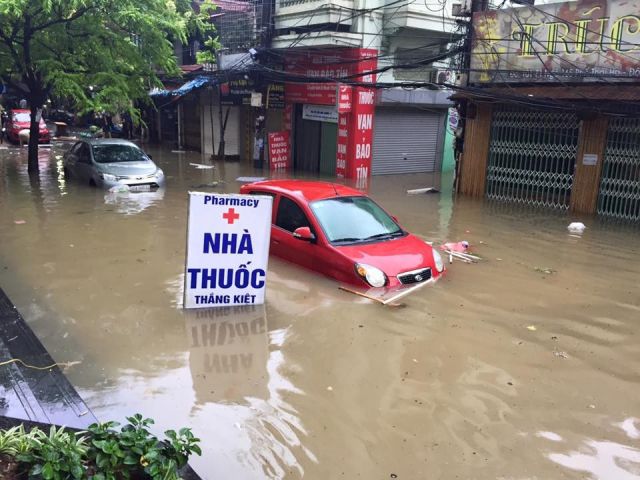 Những điểm ngập úng khó chuyển nhà tại Hà Nội mùa mưa bão